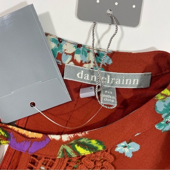 New Daniel Rainn Quin Crochet Floral Blouse - Picture 5 of 9